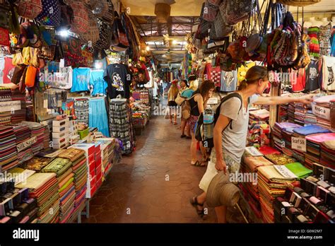 Tourists at Old Market, Siem Reap, Cambodia Stock Photo - Alamy