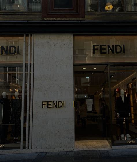 aesthetic wallpaper | Fendi, Hintergrundbilder, Shops