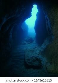 Underwater Cave Stock Photo 35725489 | Shutterstock