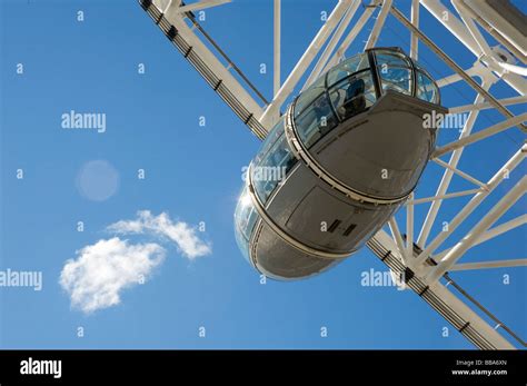 London Eye capsule Stock Photo - Alamy