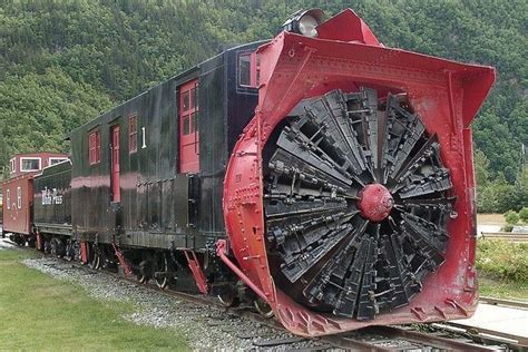 15+ Pics That Taught Us Something Weird | Train, Train tracks, Snow plow