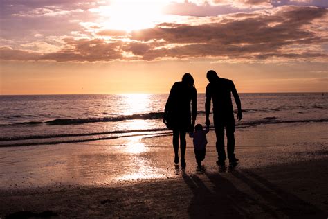 Beach Family Photos at sunset #beach #familyphotos #beachphotos #family ...