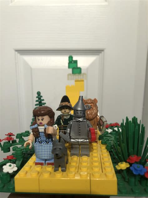 Follow the yellow brick road. : r/lego