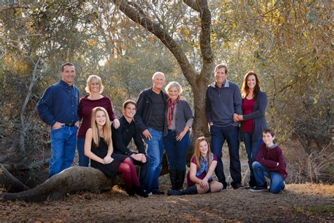 photographer family portraits - Google Search | Extended family photos, Big family photos ...