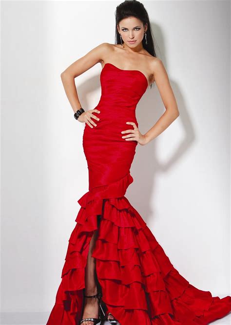 Latest Fashionable Dresses: Stylish Varieties in Evening Gowns