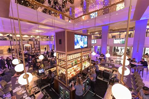 Chicago Marriott Downtown Magnificent Mile Debuts New Bar and Lobby