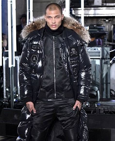 Former gangbanger Jeremy Meeks, makes runway model debut