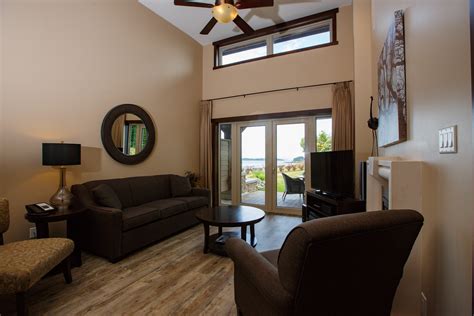 Parksville Accommodations | Sunrise Ridge Waterfront Resort