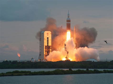 Liftoff! The Orion Capsule Launches Into Space | Popular Science