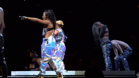 No Scrubs - TLC (Live in Houston 2015) - YouTube