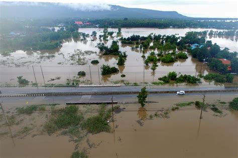 Bangkok on alert as deadly floods hit a third of Thailand | Floods News ...