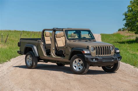 Review update: 2020 Jeep Gladiator Sport makes for a more useful Wrangler