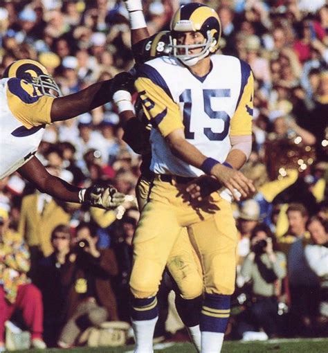 LA Rams QB Vince Ferragamo | Nfl football players, La rams football ...