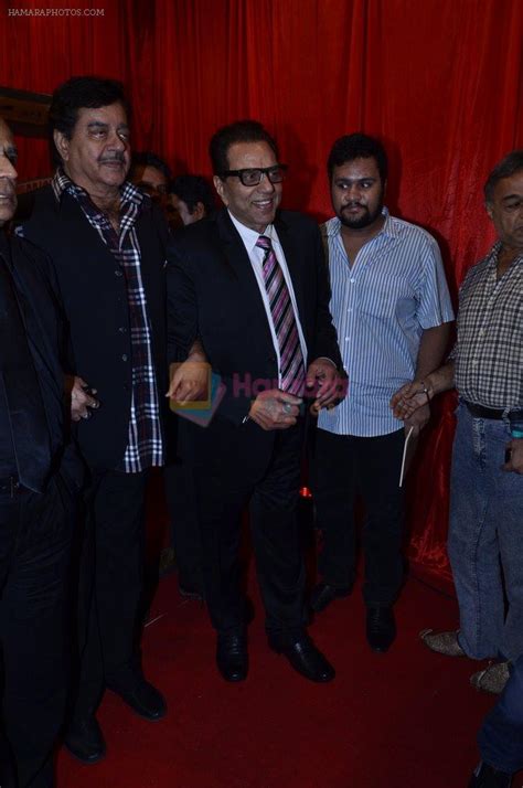 Shatrughan Sinha, Dharmendra at IIAA Awards in Filmcity, Mumbai on 27th July 2014 / Shatrughan ...