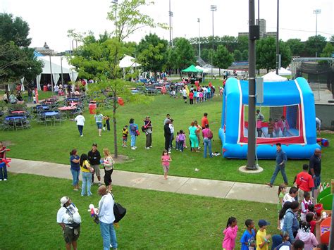 10 Reasons to Have a Company Picnic - Windy City Fieldhouse