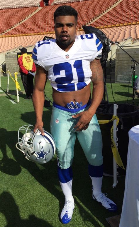 Ezekiel Elliott going crop top in his first photo in a Cowboys uniform (via darrenrovell) | Jon ...