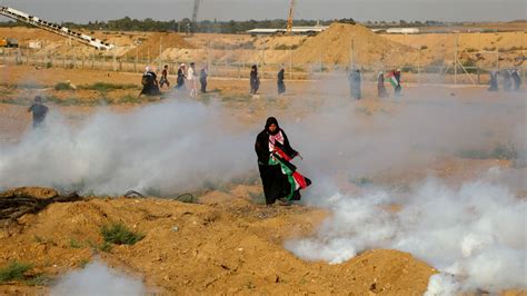 Thousands of Palestinian women rally against Gaza blockade