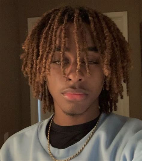 Pin by ☆𝗣𝗥𝗔𝗗𝗔𝗚𝗦 on GOLDENBOY | Dreadlock hairstyles for men, Cute dreads, Dread hairstyles for men