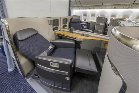 American Airlines Boeing 777-300ER w / Lay Flat Bed | First Class Commercial Interiors ...