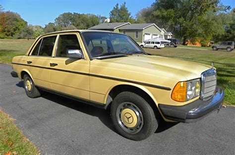 1985 Mercedes 300D right front view | CLASSIC CARS TODAY ONLINE