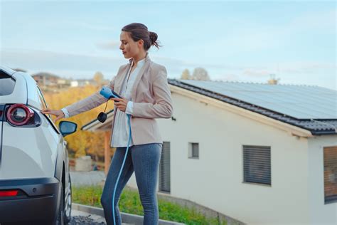 Borne de recharge solaire : l’idéal pour votre véhicule électrique ...