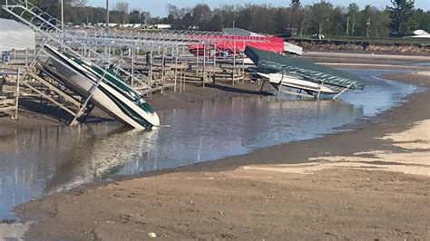 Wixom Lake turns into a giant beach after Edenville Dam bursts