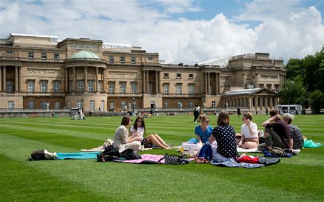 Buckingham Palace Garden Tour Review - Schlagzeilen 466p09