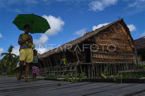 Rumah adat Suku Asmat di Papua Selatan | ANTARA Foto