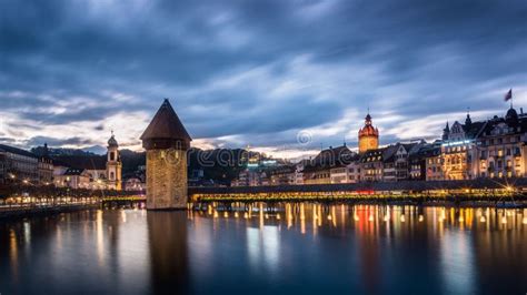 Night View of the Chapel Bridge (Kapellbrucke) Under Cloudy Sky in Lucerne, Switzerland Stock ...