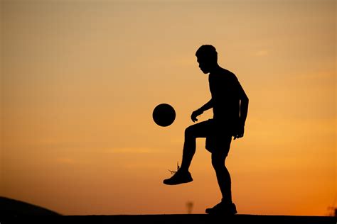 6 Health Benefits of Playing Sports - GOQii