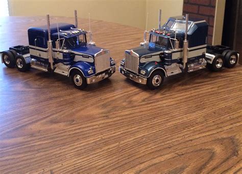 Kenworth W900 -- Plastic Model Truck Kit -- 1/25 Scale -- #851507 ...