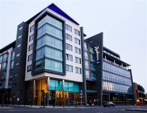 Radisson Blu Royal Hotel Dublin – Dublin Pubs