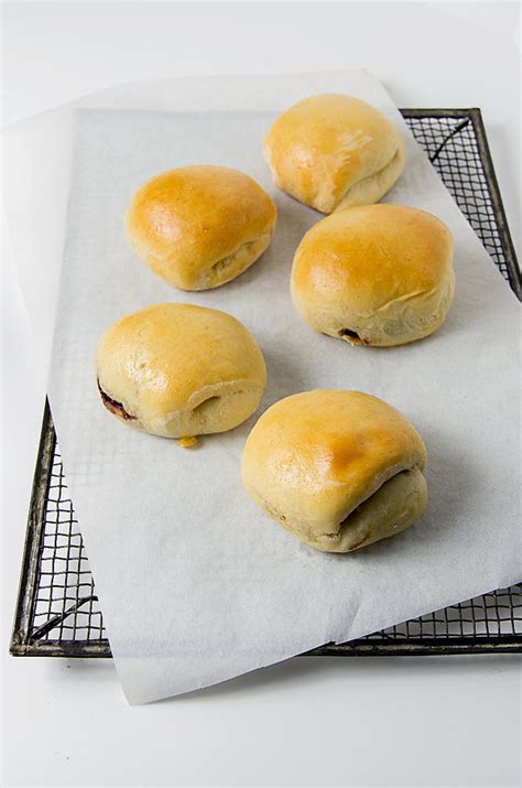 Sri Lankan Breakfast Buns With Seeni Sambol Onion Confit Recipe - NYT ...