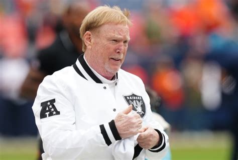 Las Vegas Raiders owner caught on video yelling at frustrated fans ...