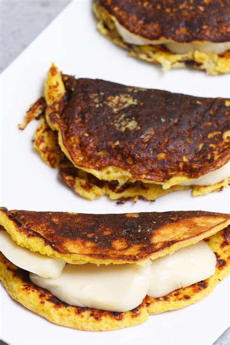 Cachapas (How to Make Venezuelan Fresh Corn Pancakes + VIDEO)