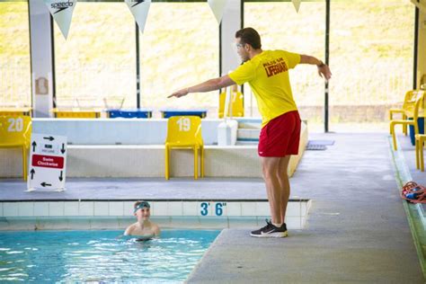 Swimming Pool - Holywell Leisure Centre / Canolfan Hamdden Treffynnon