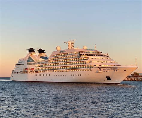 Almost 3 years to the day, Seabourn Sojourn returns to Freo ...