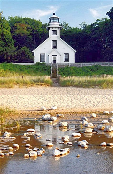 Mission Point Lighthouse, Michigan at Lighthousefriends.com