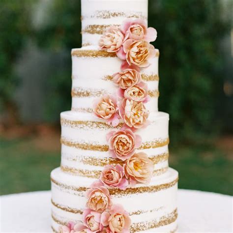 Go Green With These Wedding Cakes Decorated with Fresh Ferns