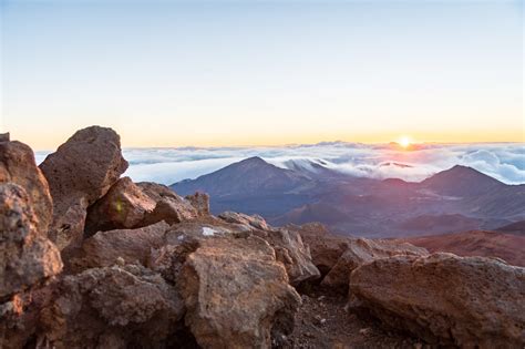 Maui sunrise over volcano - The Globetrotter GP