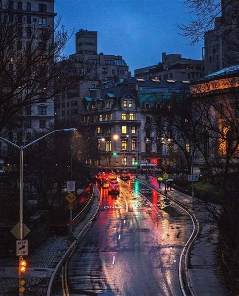 Even a rainy night in New York is gorgeous | Traveling pictures, Night city, City skyline