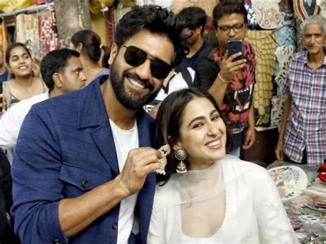 Vicky Kaushal, Sara Ali Khan go jhumka shopping in Delhi