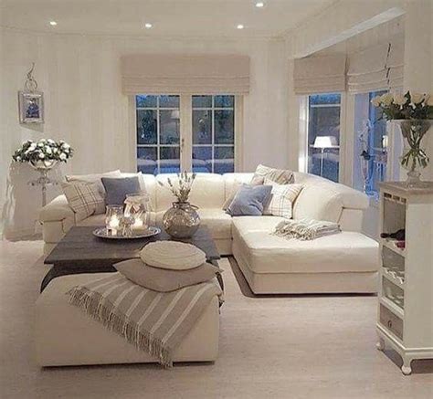 Stunning Simple Living Room Ideas 12 - SWEETYHOMEE
