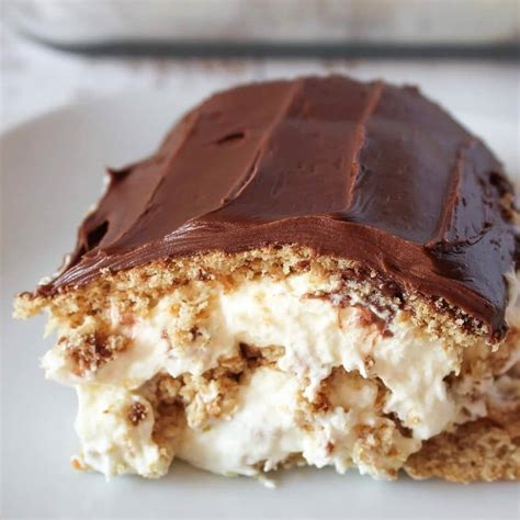 No bake Chocolate Eclair Cake Recipe ( 5-ingredients)