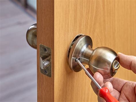 Knob Locks : The Ultimate Guide | Elocksys Garage Door Lock