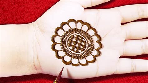 Most Attractive stylish Front hand Mehndi Designs| Simple Gol tikki ...