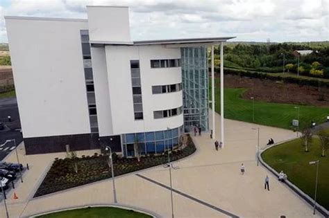 Motherwell College lecturers pass motion of no confidence in Education Secretary - Daily Record