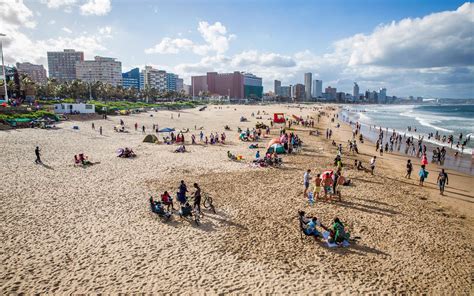 uShaka Beach / KwaZulu-Natal / South Africa // World Beach Guide