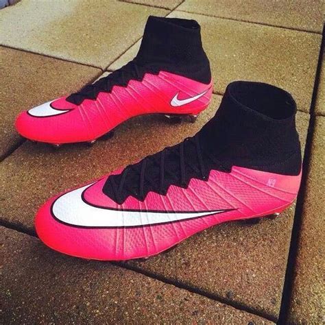 Pin de Aremi Ruelas en Fut | Zapatos de fútbol, Zapatos de fútbol nike y Tacos de fútbol para mujer