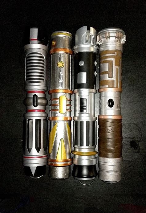 Galaxy’s Edge Savi’s Workshop Lightsabers | Star wars ships design, Star wars droids, Star wars ...